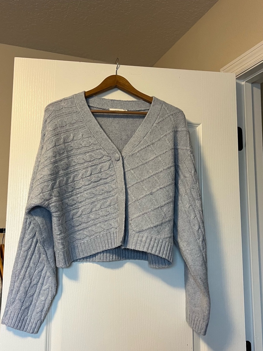 Light Blue Cable-Knit Cropped Women's Sweater Cardigan Soze Small